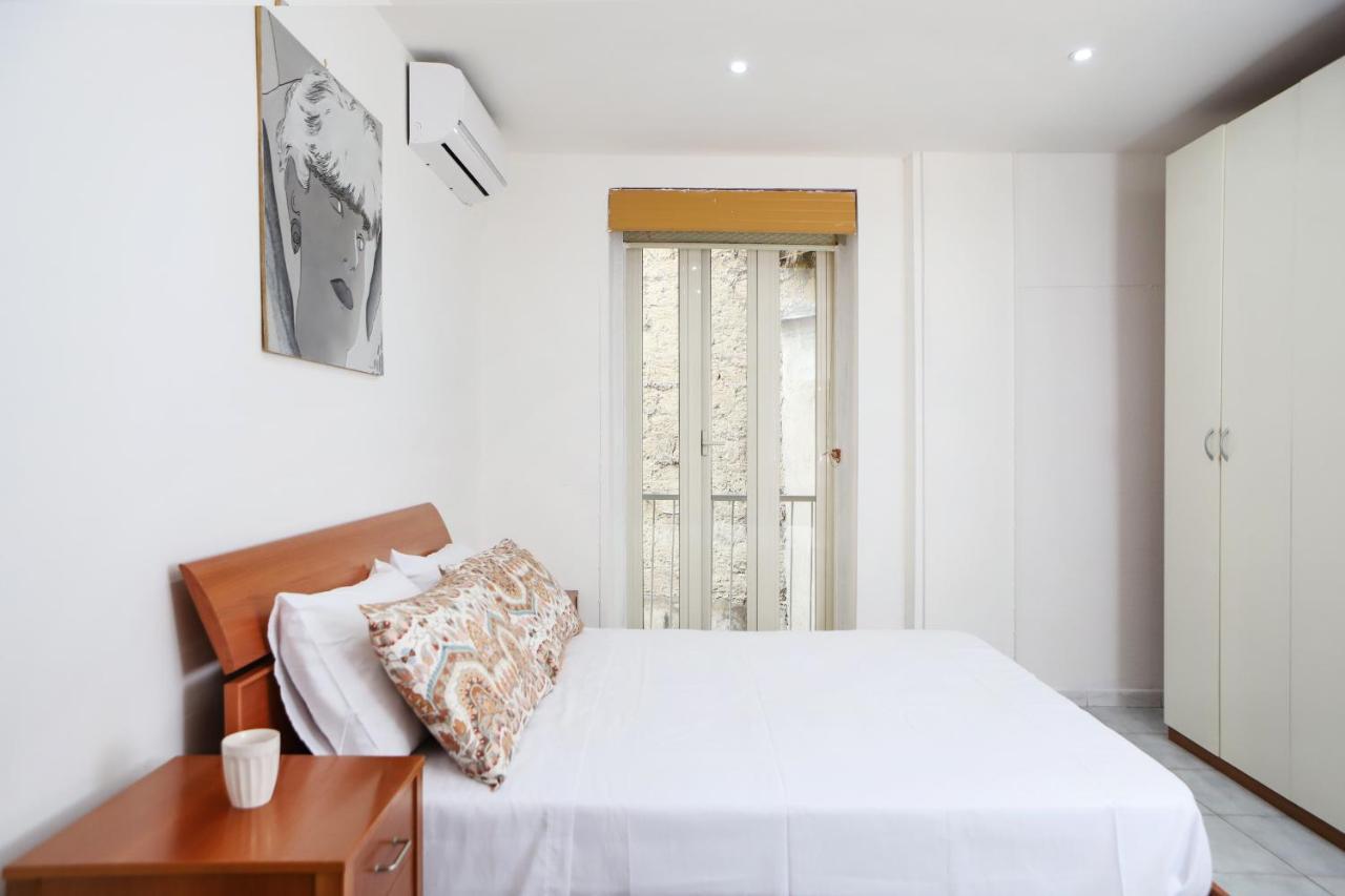 Napoli Centrale Budget Apartment Extérieur photo