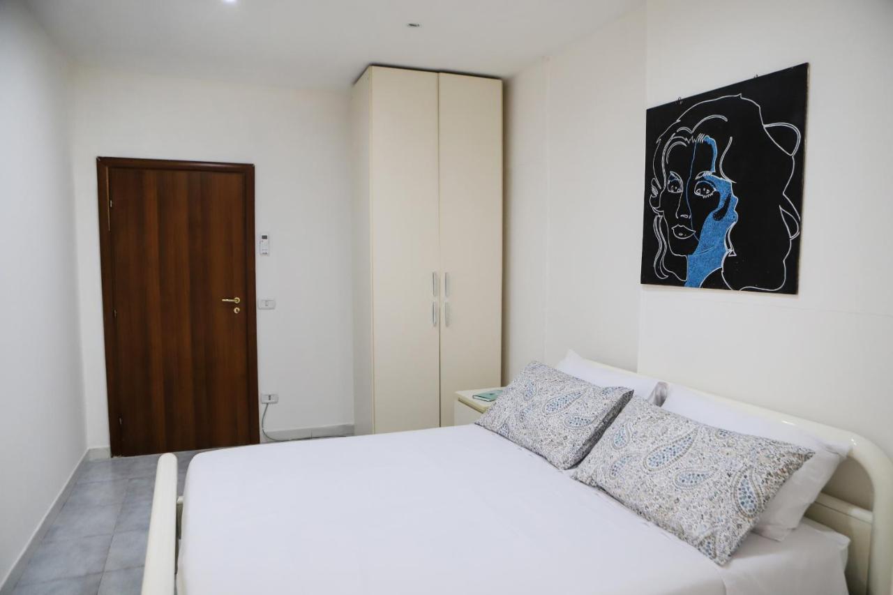 Napoli Centrale Budget Apartment Extérieur photo